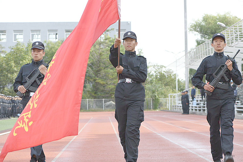 上海公安学院军训图片